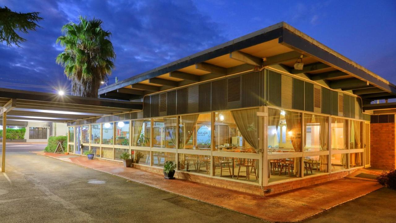 เพลนส์แมน โมเทล Motel ฟอร์บส์ ภายนอก รูปภาพ