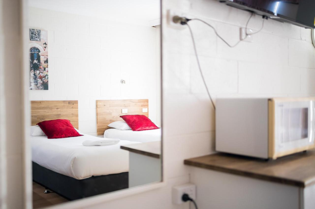เพลนส์แมน โมเทล Motel ฟอร์บส์ ภายนอก รูปภาพ