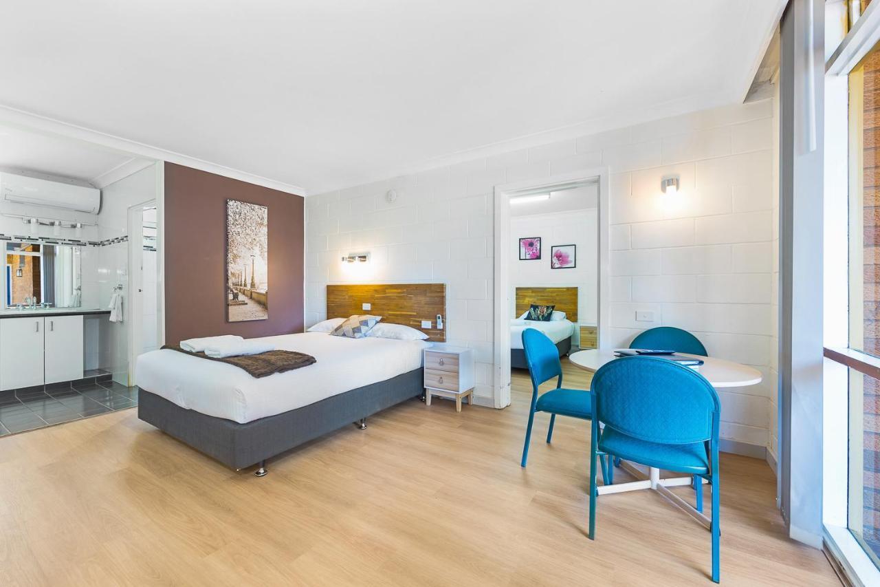 เพลนส์แมน โมเทล Motel ฟอร์บส์ ภายนอก รูปภาพ