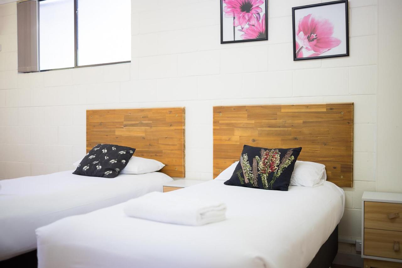 เพลนส์แมน โมเทล Motel ฟอร์บส์ ภายนอก รูปภาพ