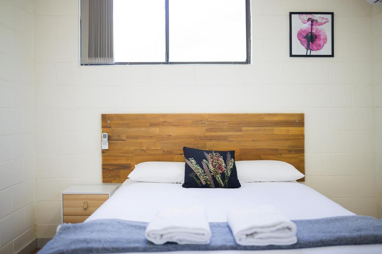 เพลนส์แมน โมเทล Motel ฟอร์บส์ ภายนอก รูปภาพ