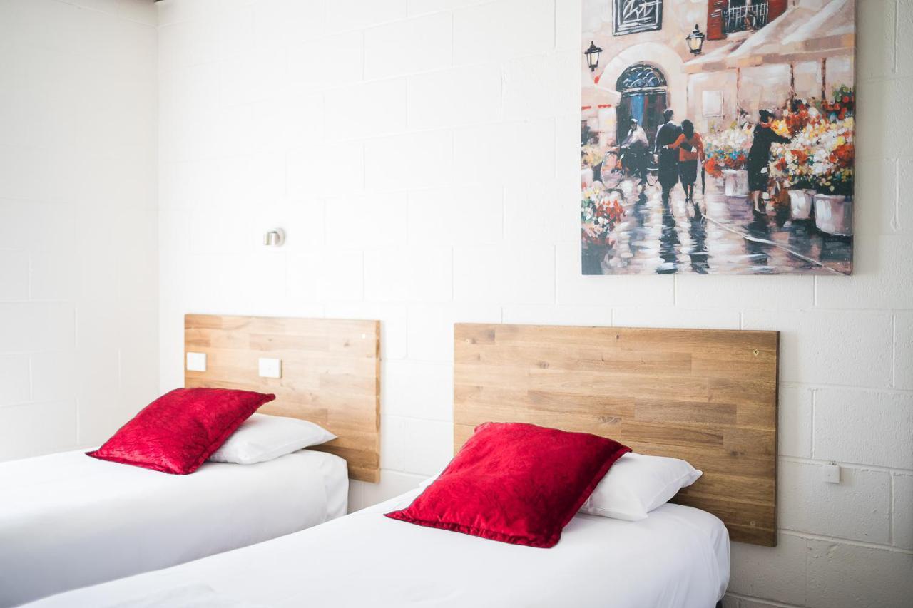 เพลนส์แมน โมเทล Motel ฟอร์บส์ ภายนอก รูปภาพ