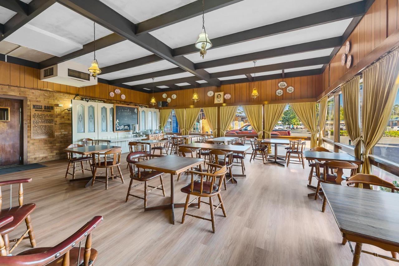 เพลนส์แมน โมเทล Motel ฟอร์บส์ ภายนอก รูปภาพ