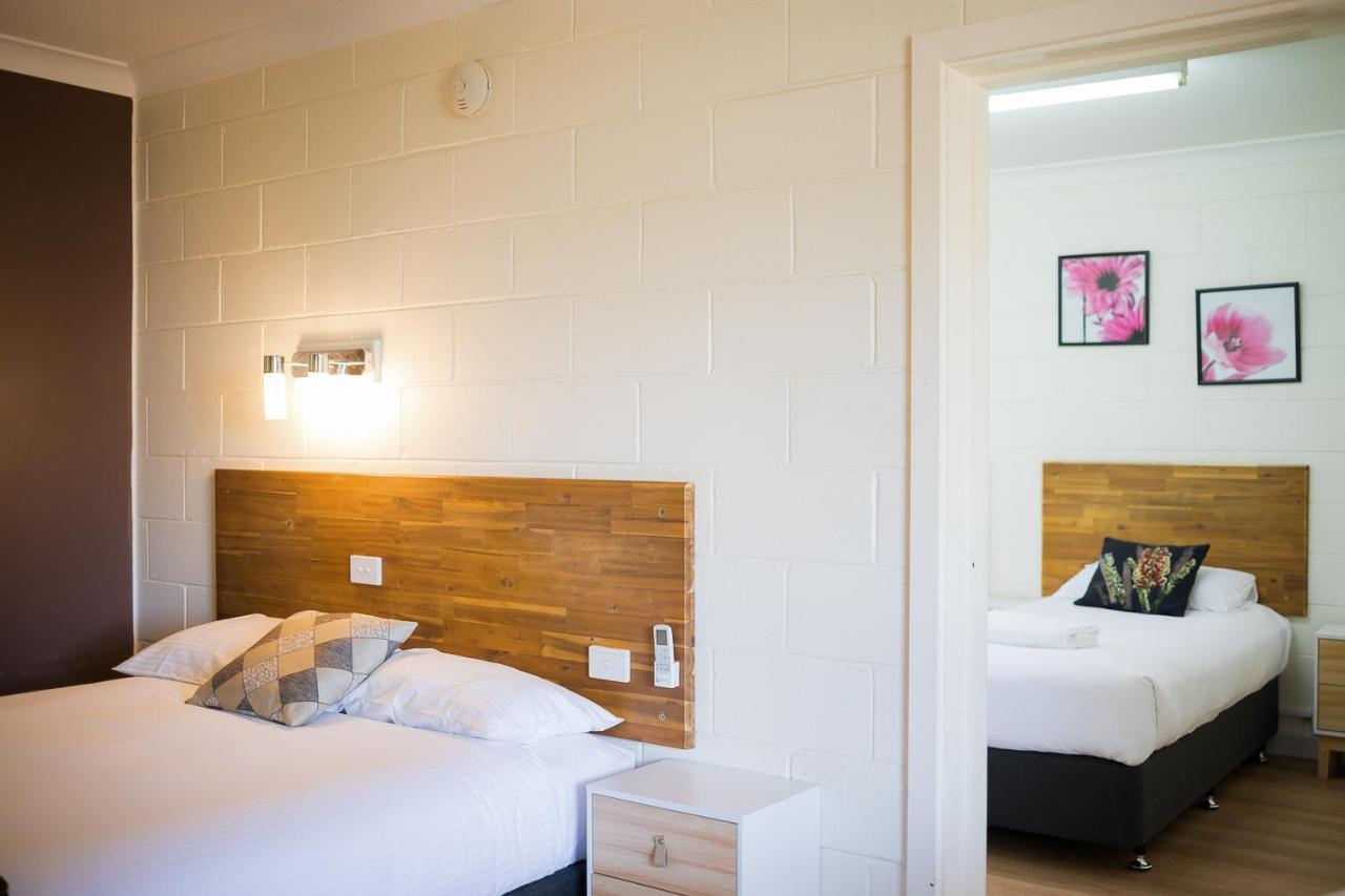 เพลนส์แมน โมเทล Motel ฟอร์บส์ ภายนอก รูปภาพ