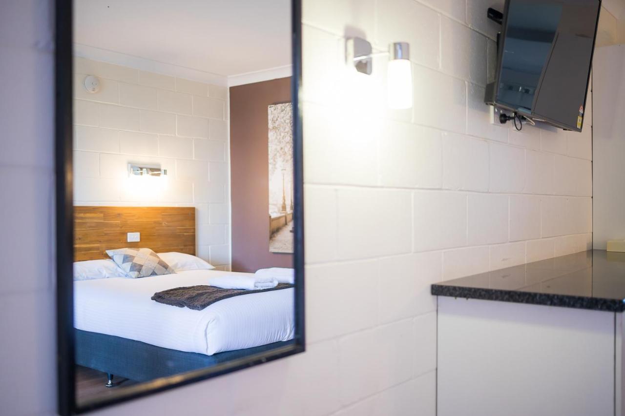 เพลนส์แมน โมเทล Motel ฟอร์บส์ ภายนอก รูปภาพ