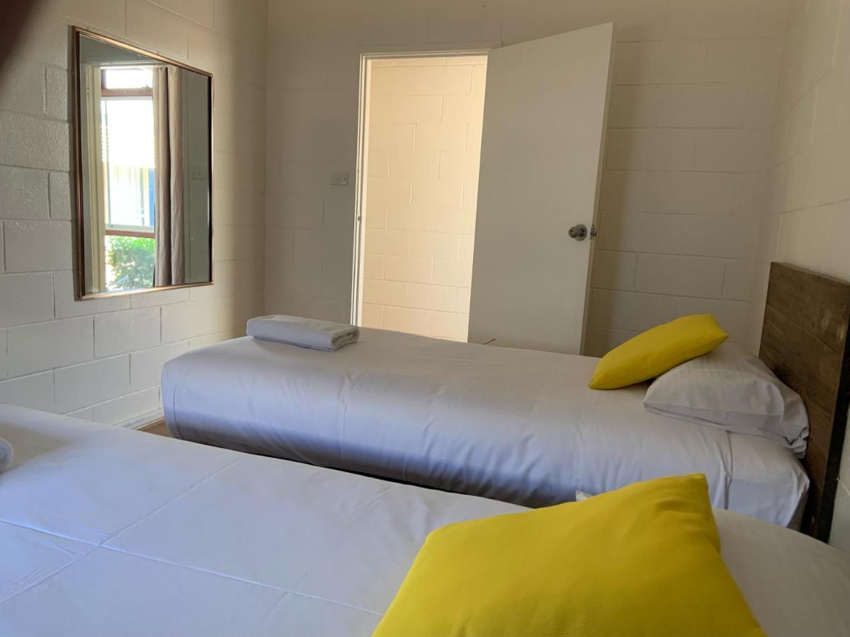 เพลนส์แมน โมเทล Motel ฟอร์บส์ ภายนอก รูปภาพ