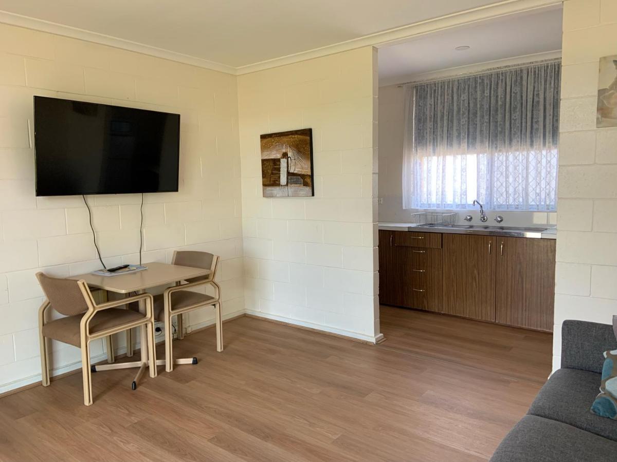เพลนส์แมน โมเทล Motel ฟอร์บส์ ภายนอก รูปภาพ